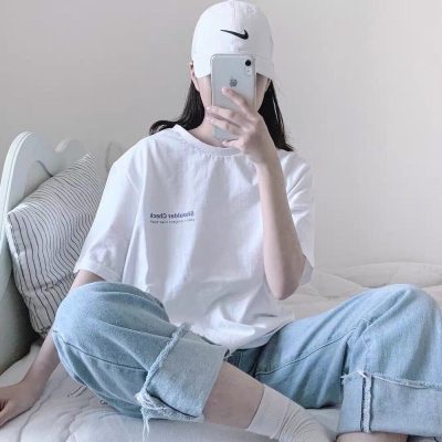 Cách phối đồ với áo phông rộng cho nữ